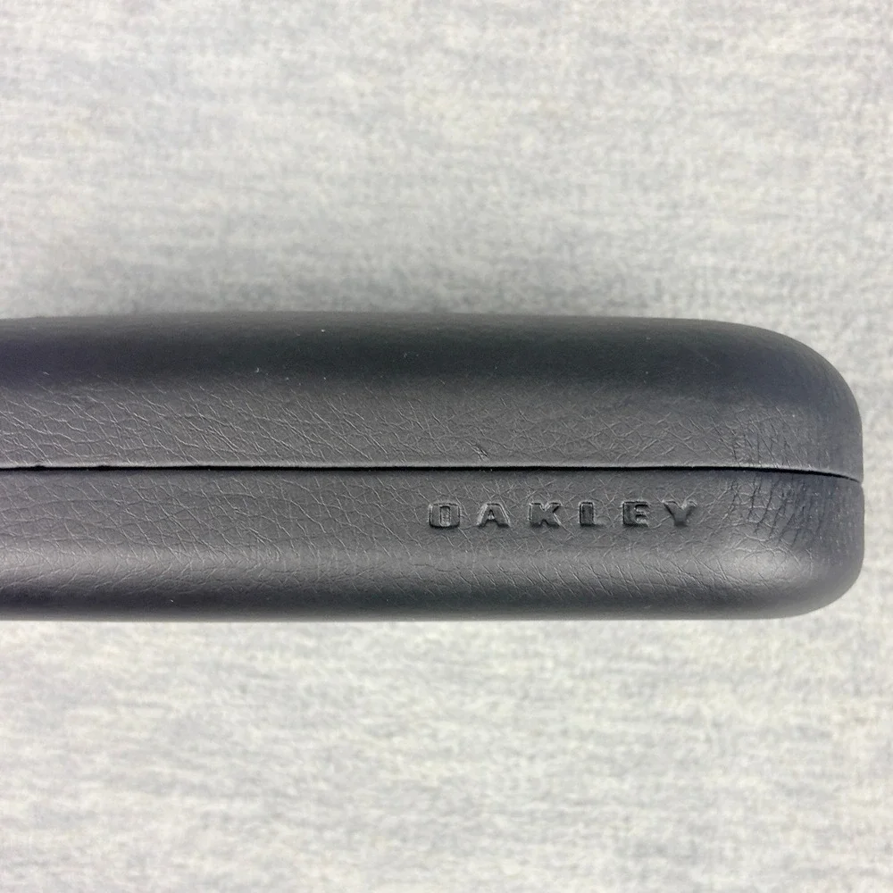 Oakley Black Hard Shell Eyeglasses Case Mens Black Microfiber Pouch Set